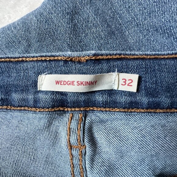 Levi’s Women’s Wedgie Skinny Distressed Jeans Size 32 High Rise Frayed Hem - Picture 10 of 13